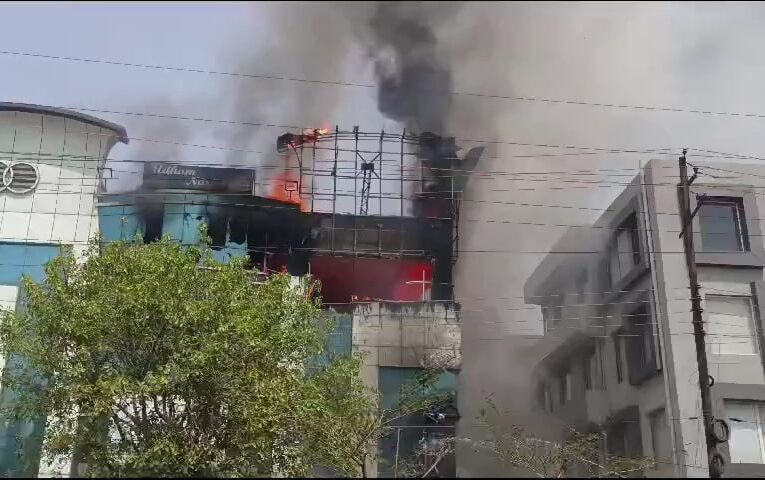 नोएडा में आग का कहर जारी, सेक्टर-63 की कंपनी में फिर लगी आग