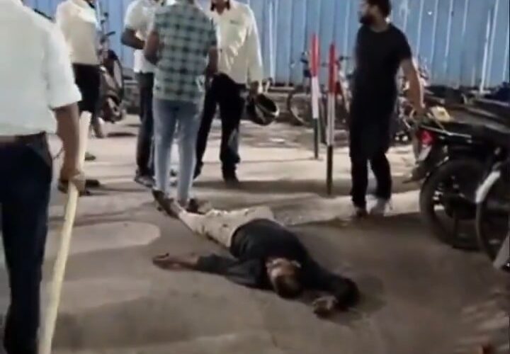 नोएडा में सिक्योरिटी गार्डों की दबंगई: युवक को बेरहमी से पीटकर किया अधमरा