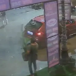 noida woman stealing flower pot in bmw