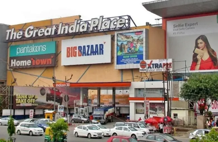 नोएडा: GIP मॉल में चौथी मंजिल से कूदकर महिला ने दी जान, पति से विवाद के कारण थी तनाव में