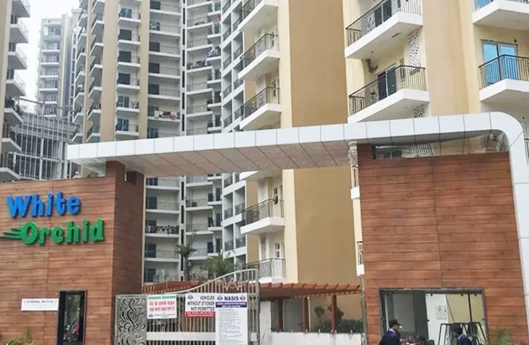 ग्रेटर नोएडा वेस्ट की व्हाइट ऑर्चिड सोसायटी में एओए की मान्यता हुई निरस्त