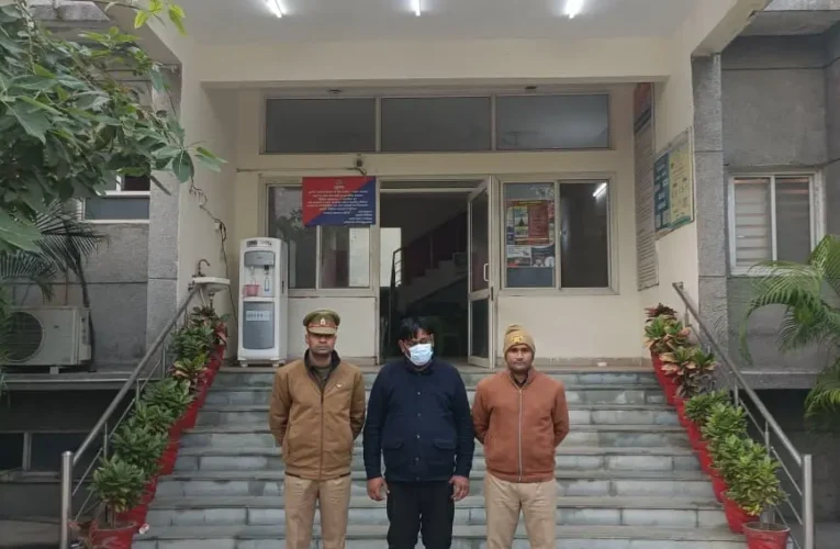 नोएडा के प्ले स्कूल में खुफिया कैमरा: वॉशरूम का लाइव फुटेज देखने वाला डायरेक्टर गिरफ्तार